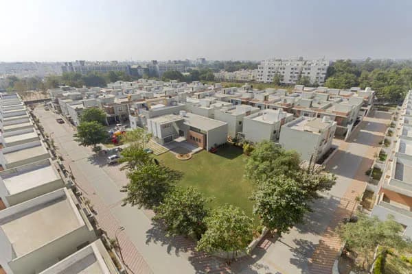 Narayan Greens, Dumad