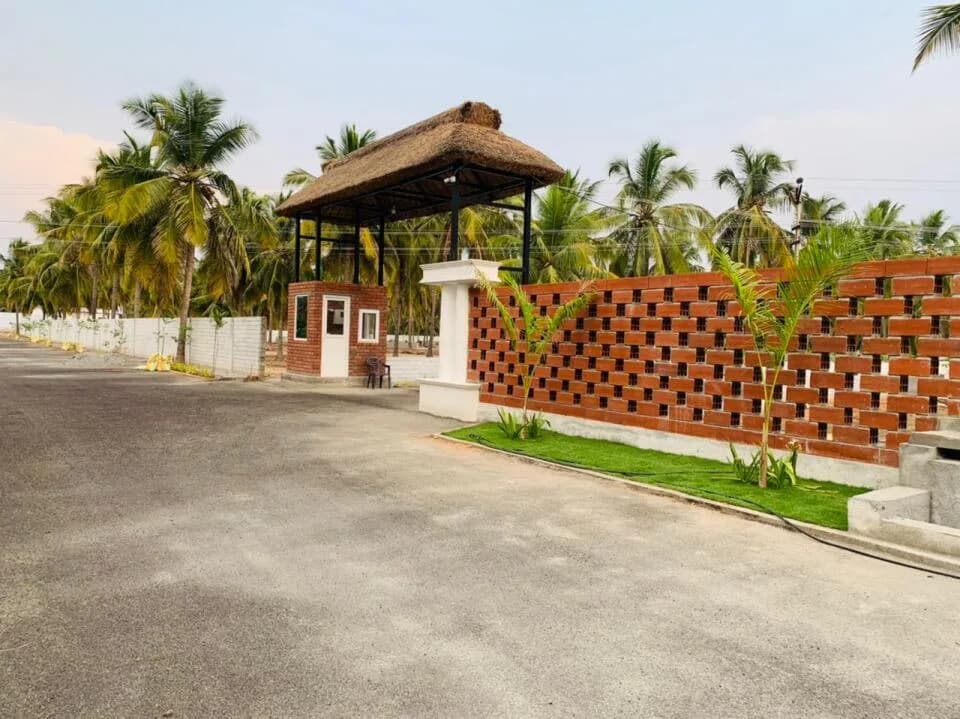 The Signature Palms — Entrance