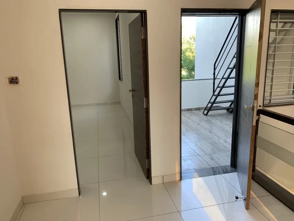 Tirumala Solitaire — Living Room