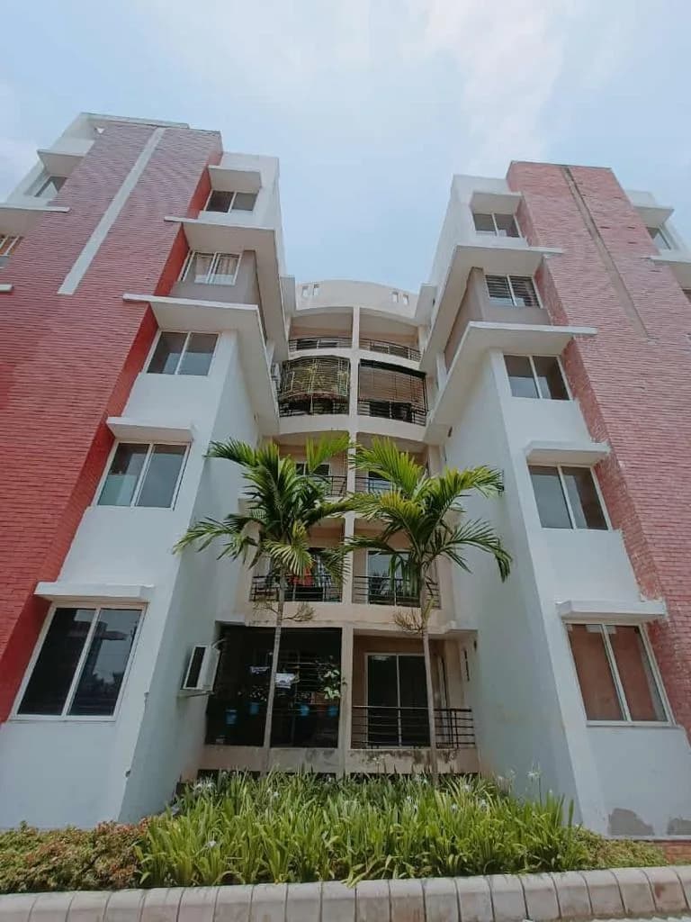 Royal Habitat, Jatni