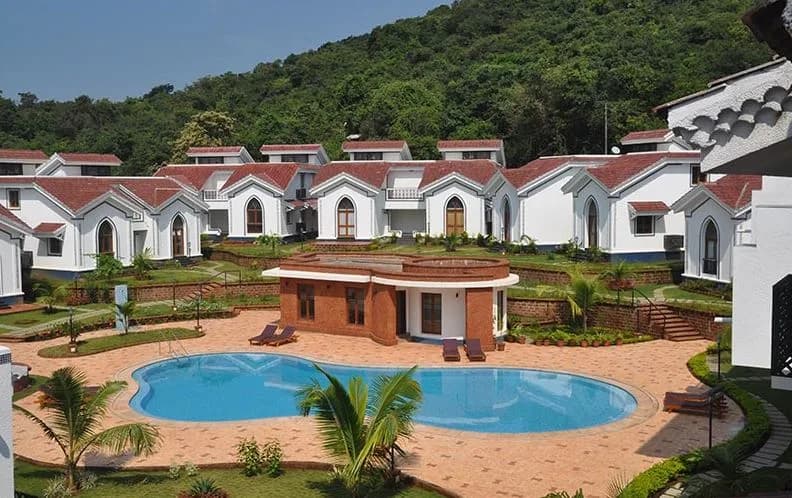 Riviera Gardenia, Revora