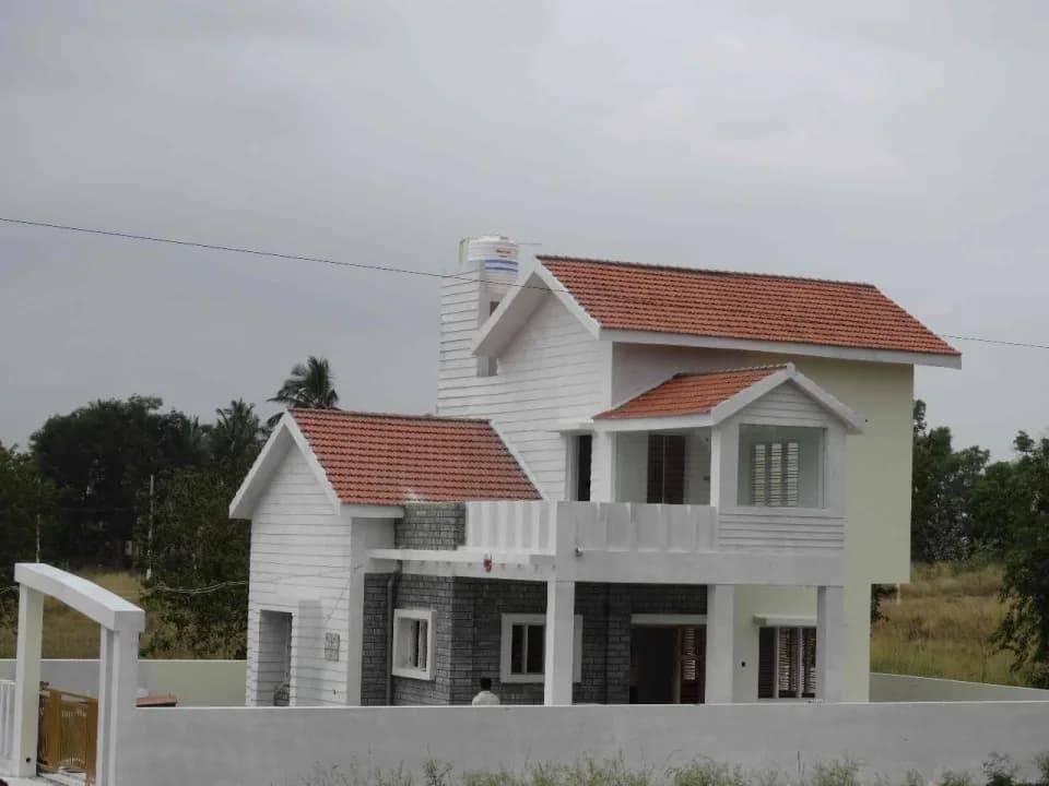 Yesh Villas, Elivala