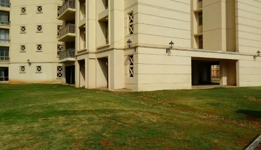 Hiranandani Estate Canary, Patlipada