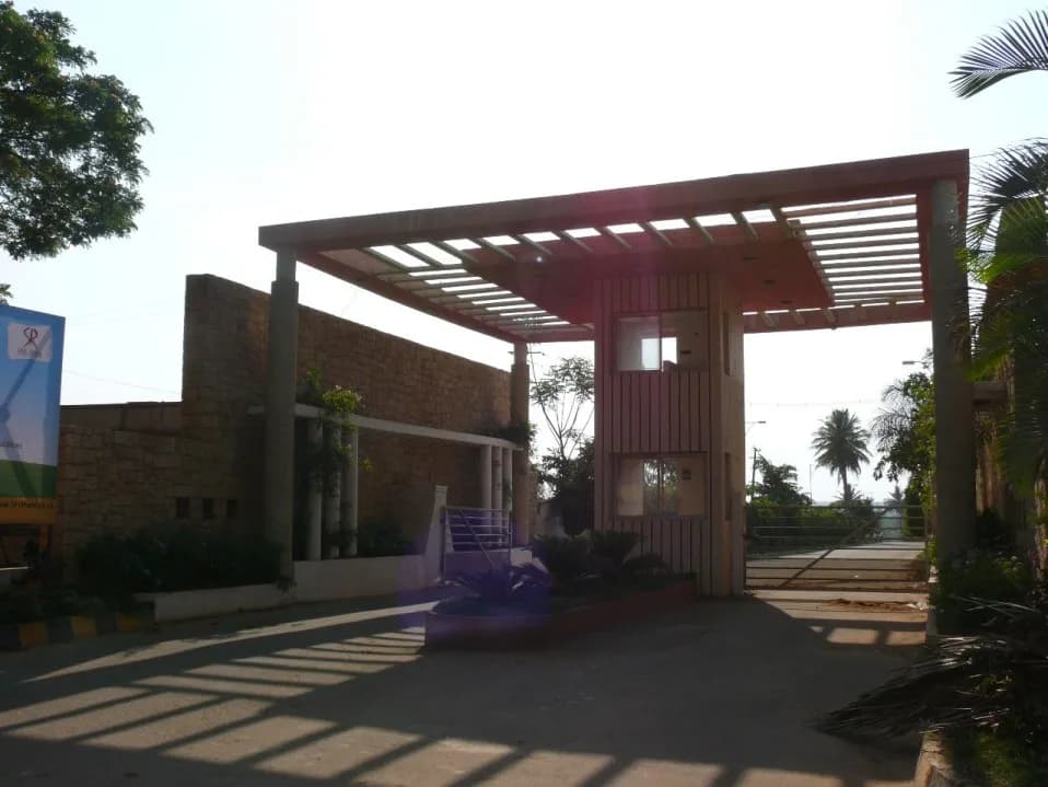 SRR Exurbia — Entrance