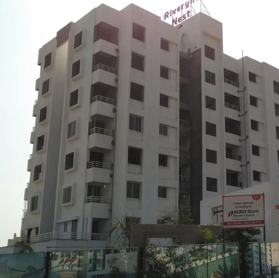 Giri Riveryne Nest, Dasak