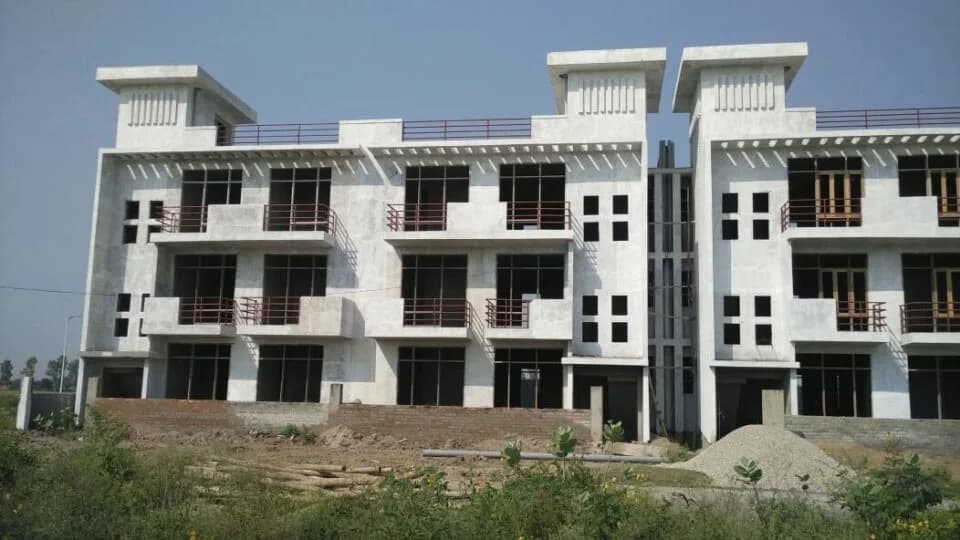 Parsvnath Royale Floors, Sarai Bachhra