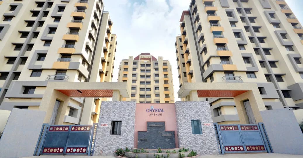 Crystal Avenue, Ghanteshwer