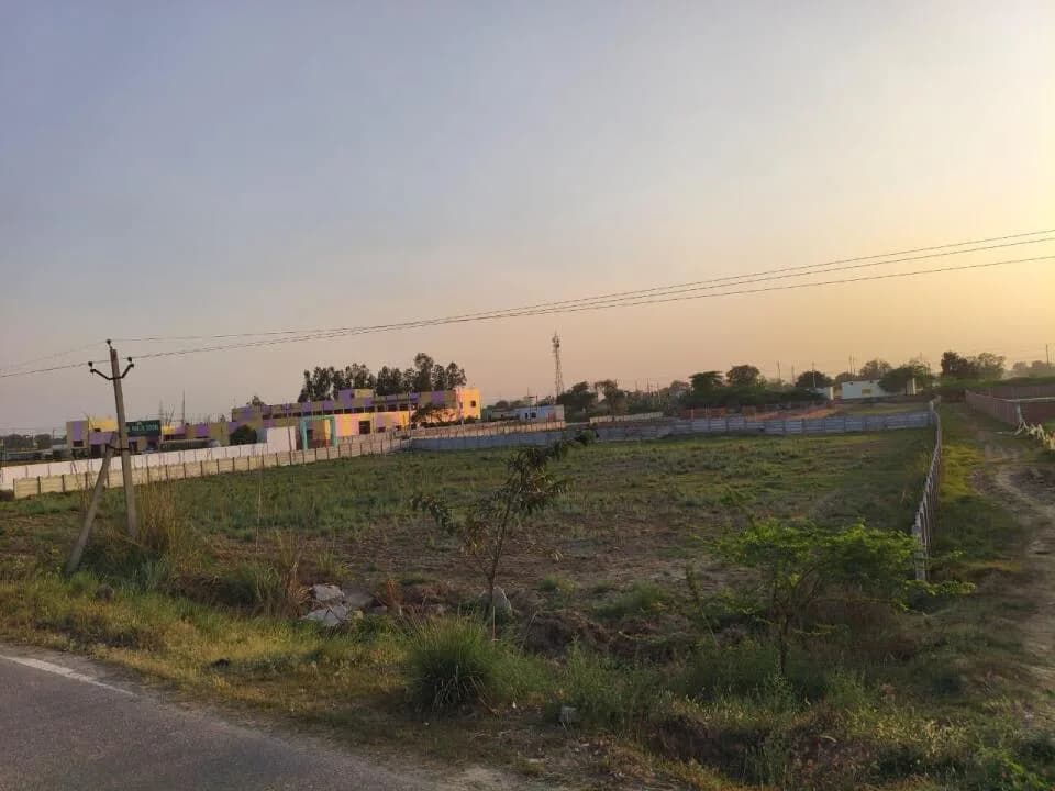 Prabha Radha Kuteer, Chhata