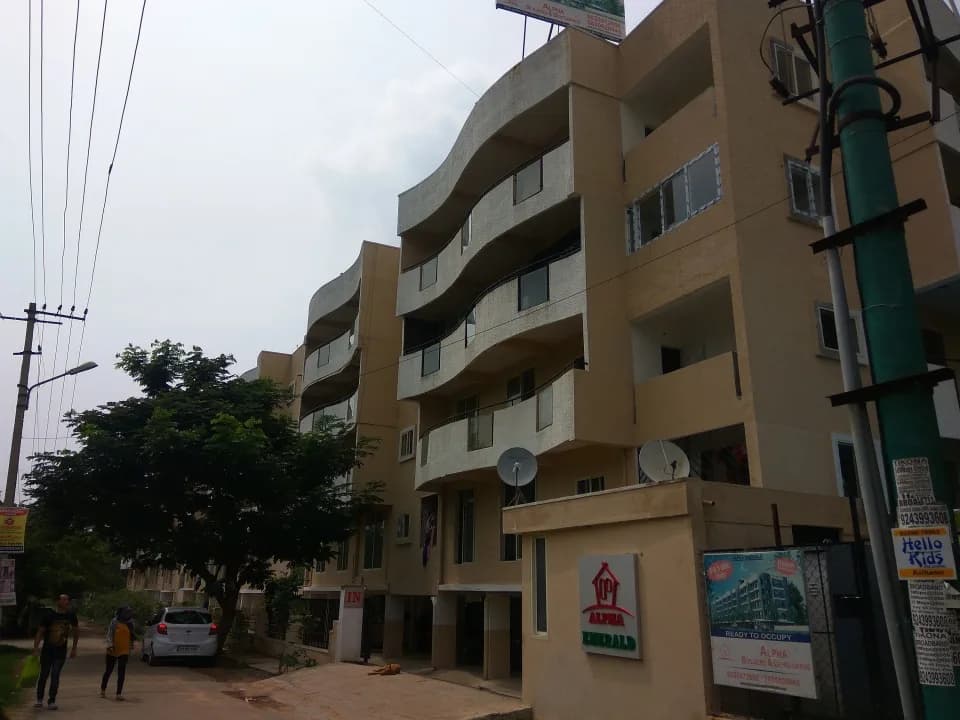 V5 Infra Alpha Emerald, Hennur