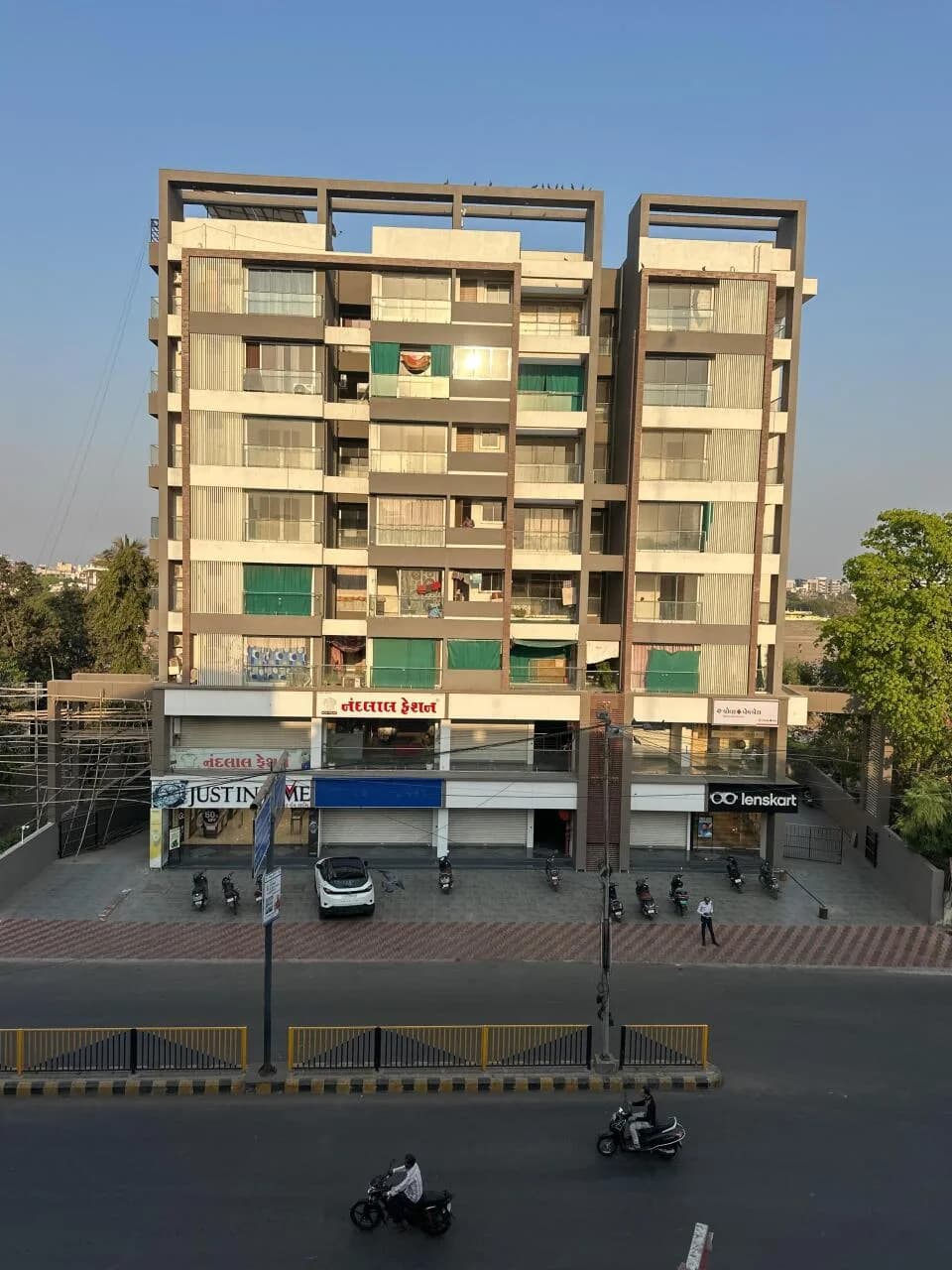 Suvarnabhumi Heights, Hill Drive