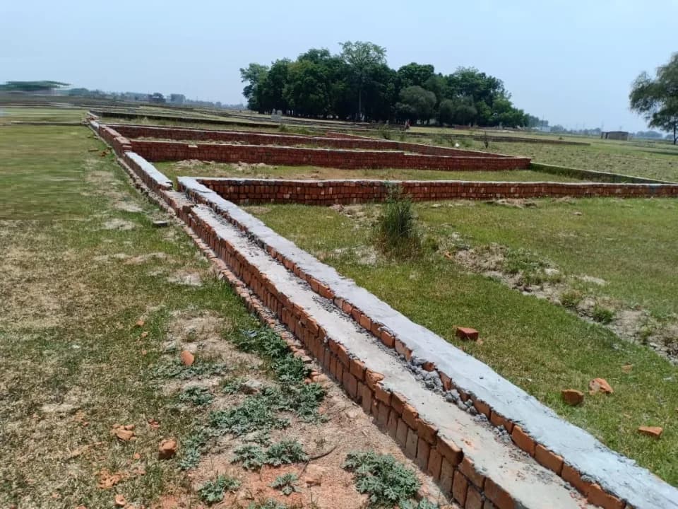Empire Village, Siktaur