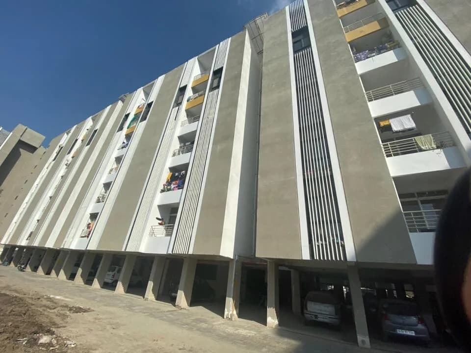 Leeds Enclave, HIlink City