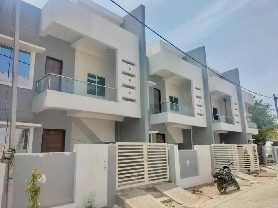 Vayu Royal Enclave 1, Awadhpuri
