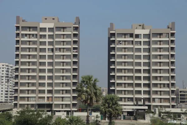 Sangini Swapna, Vesu