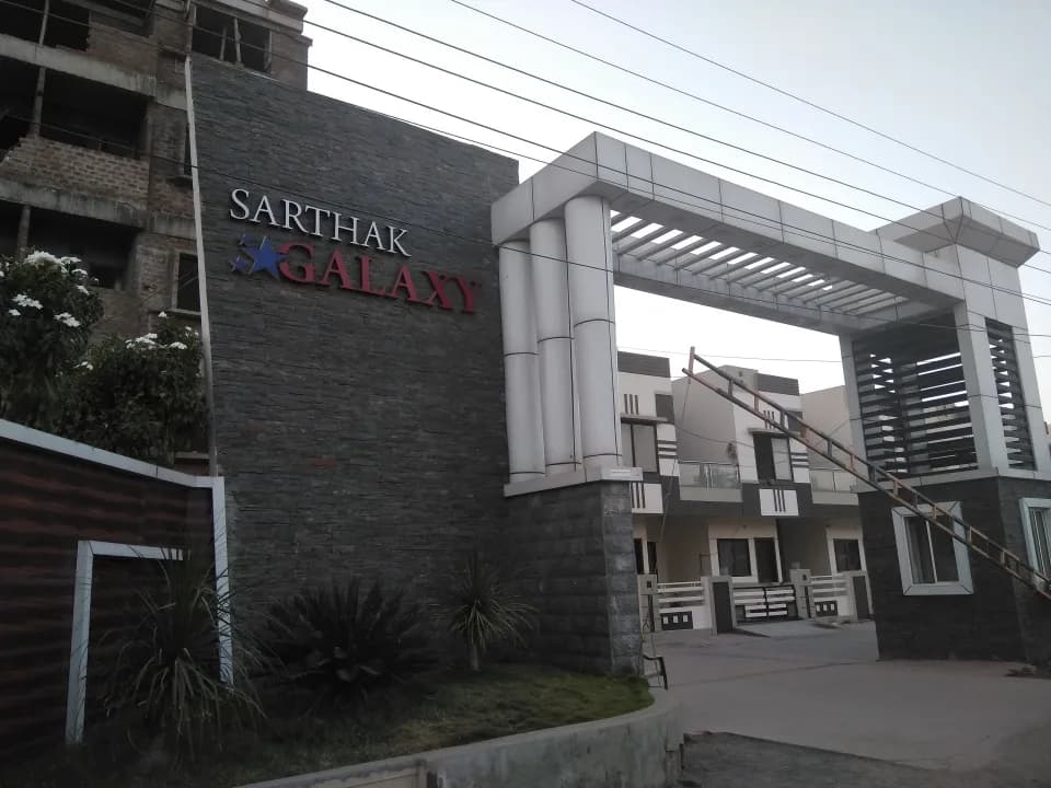 Sarthak Galaxy, Rau