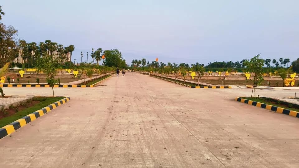 Chaturbhuja Trimbak Oaks, Penamaluru