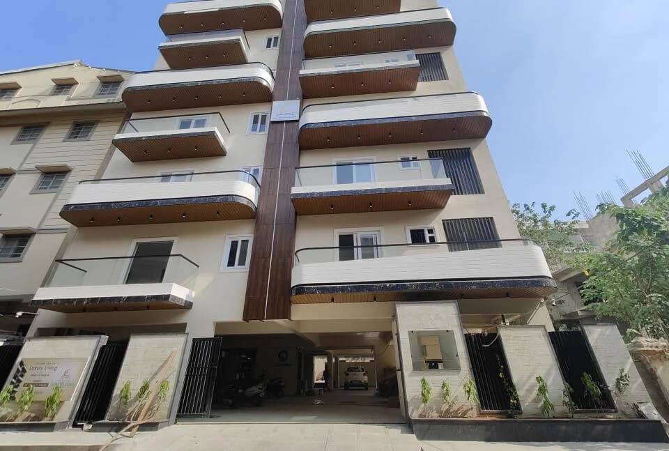 Royal Enclave, Cox Town