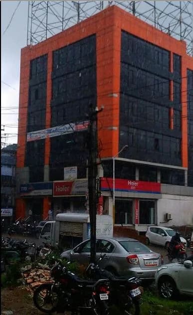Patliputra Sam Tower, Bank More